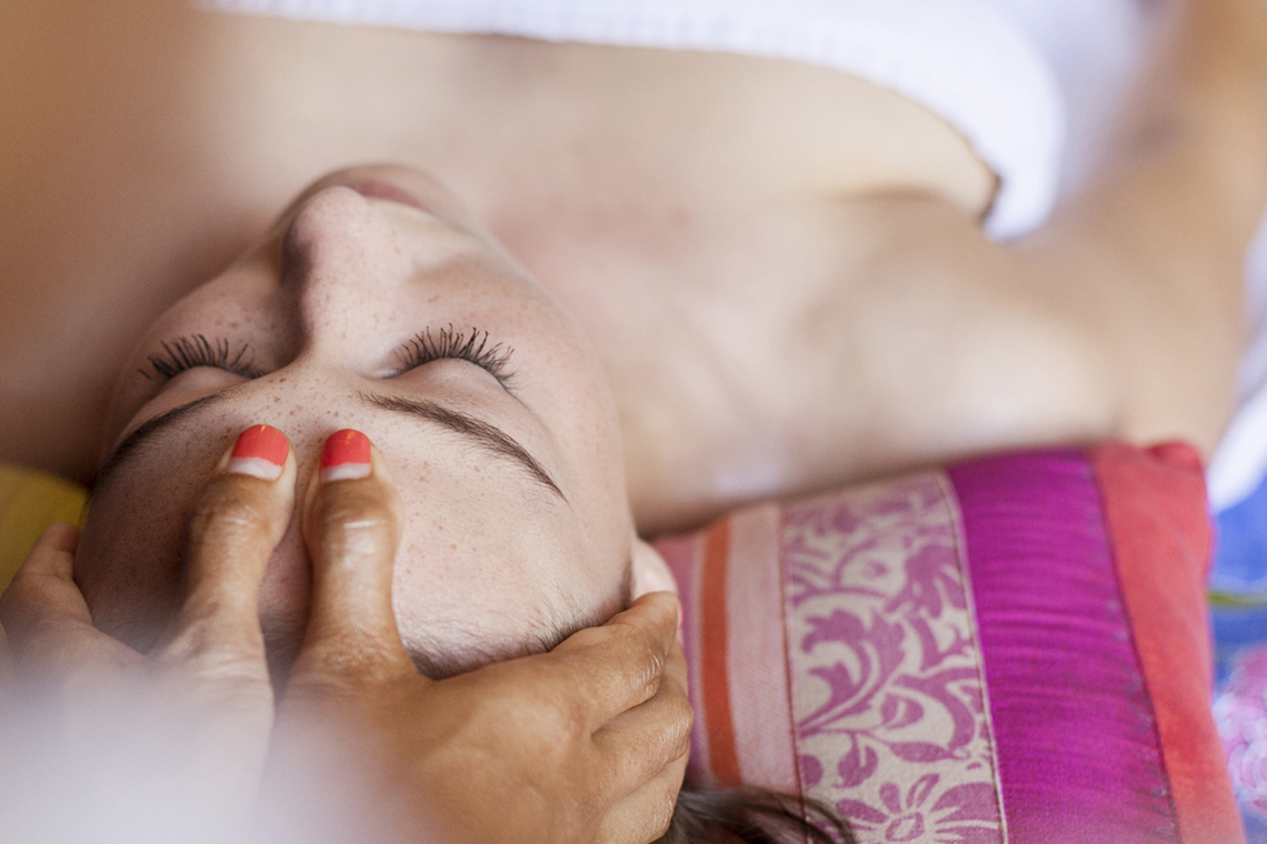Reserveer uw massage online en geniet 15min extra van een ontspannende hoofdmassage 